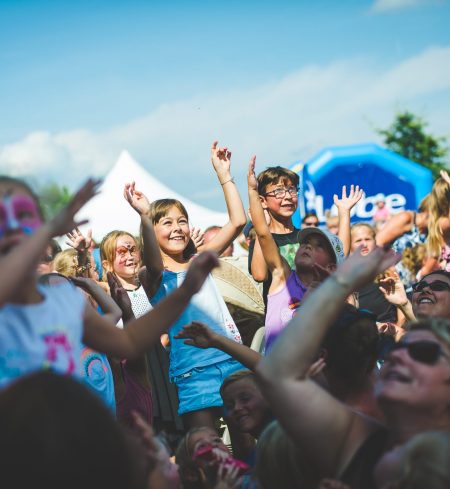 Foule-Festivent-Placedelafamille